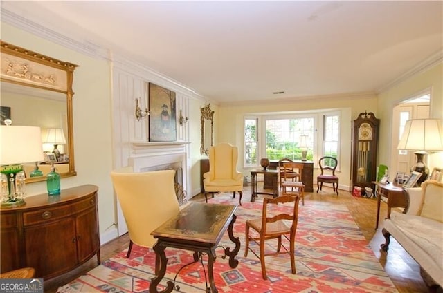 sitting room with ornamental molding