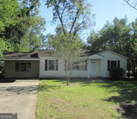 ranch-style house with a front lawn