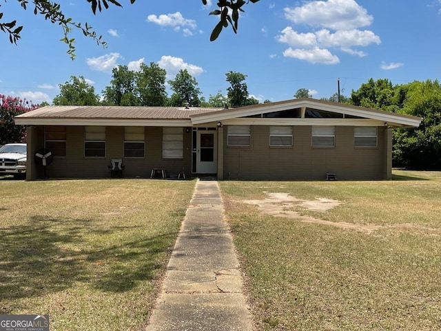 single story home featuring a front lawn