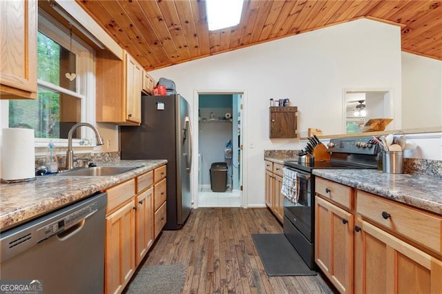 kitchen featuring wood ceiling, stainless steel appliances, sink, dark hardwood / wood-style floors, and lofted ceiling