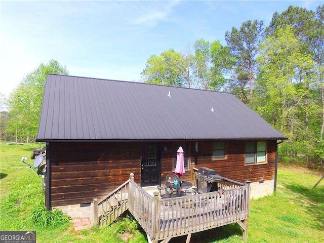 back of house featuring a lawn