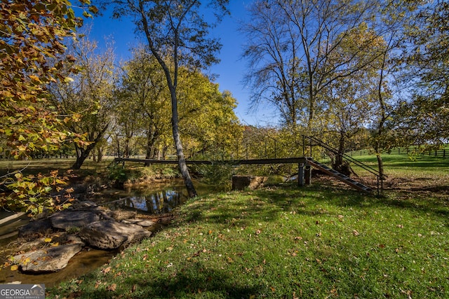 view of yard featuring a water view