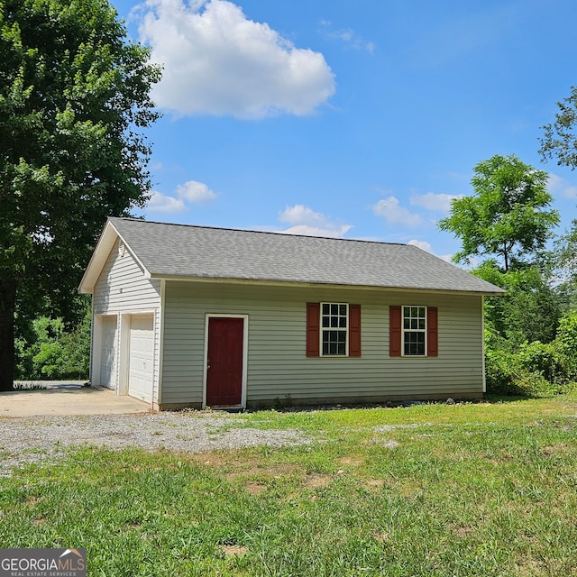 garage featuring a lawn