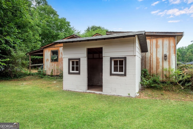 view of outdoor structure with a lawn