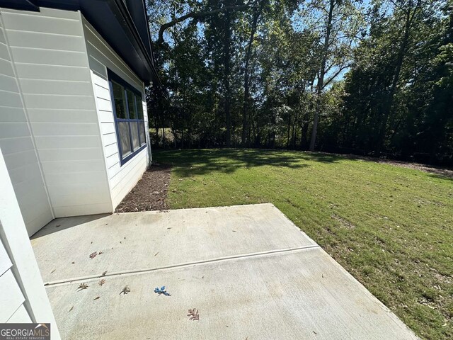 view of yard with a patio