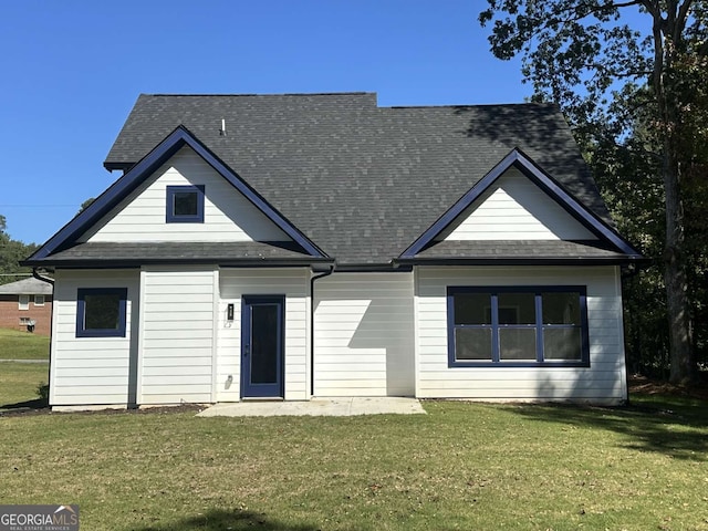 back of house featuring a lawn