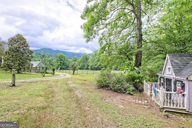 view of yard with a mountain view