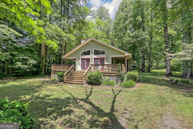 view of front facade with a front lawn