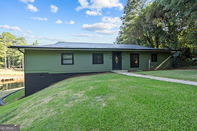 ranch-style home featuring a front lawn