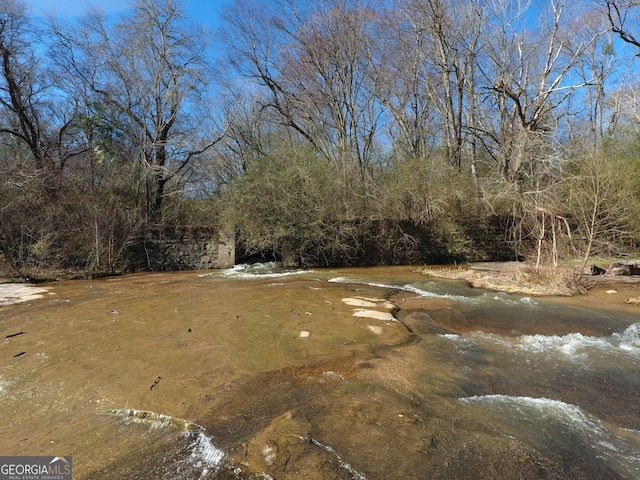 view of yard featuring a water view