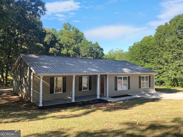 single story home featuring a porch and a front yard