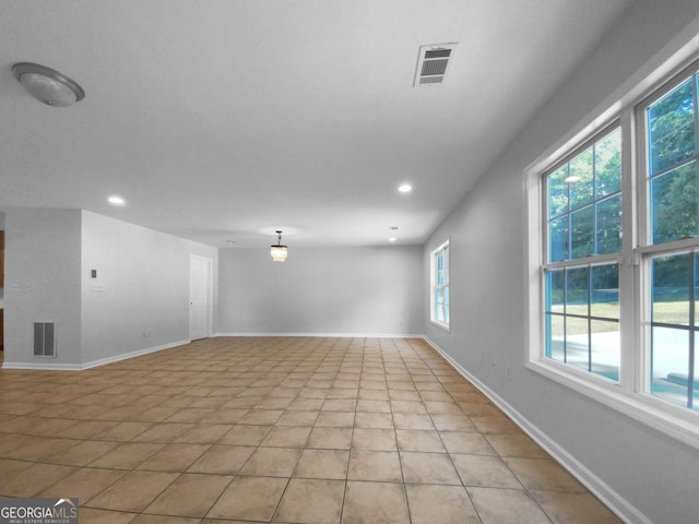 unfurnished room featuring light tile patterned flooring