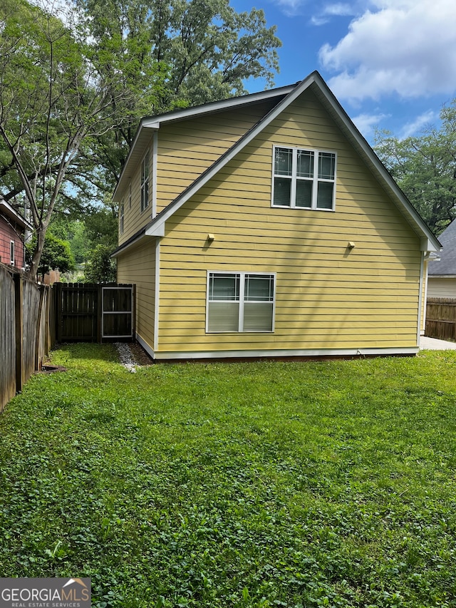 exterior space featuring a lawn