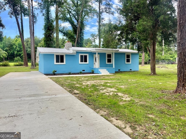 ranch-style home with a front yard