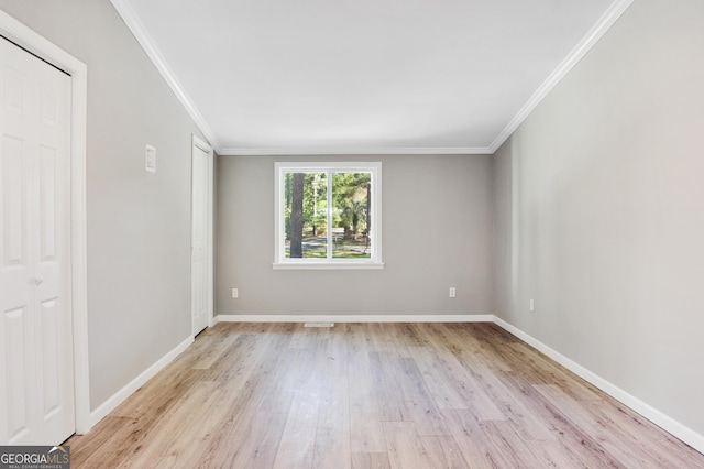 unfurnished room featuring crown molding and light hardwood / wood-style flooring