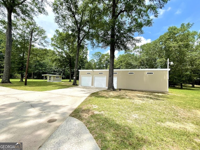 exterior space featuring a yard