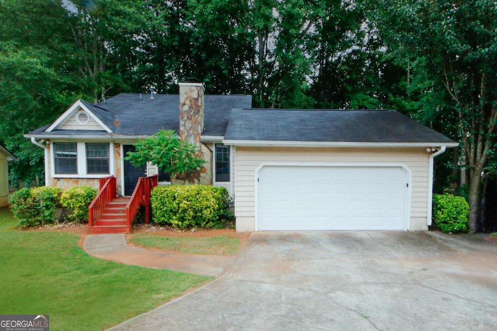 view of front facade featuring a garage