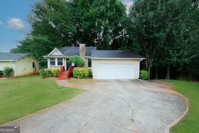 ranch-style house featuring a front lawn