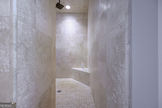 bathroom featuring a tile shower