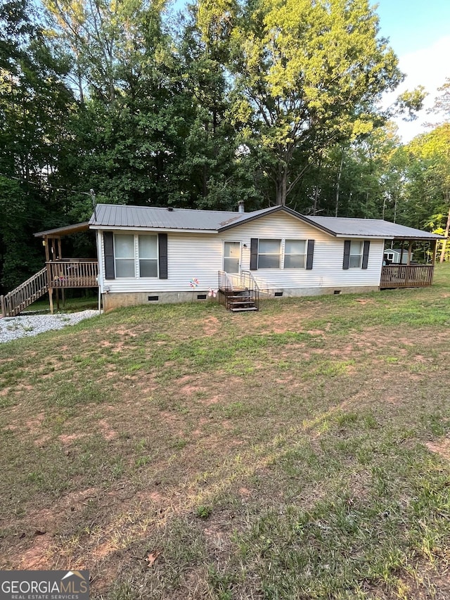 view of front of house with a front lawn