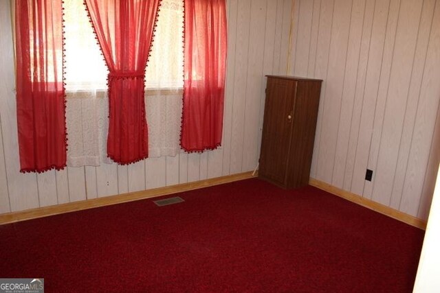 spare room with carpet flooring