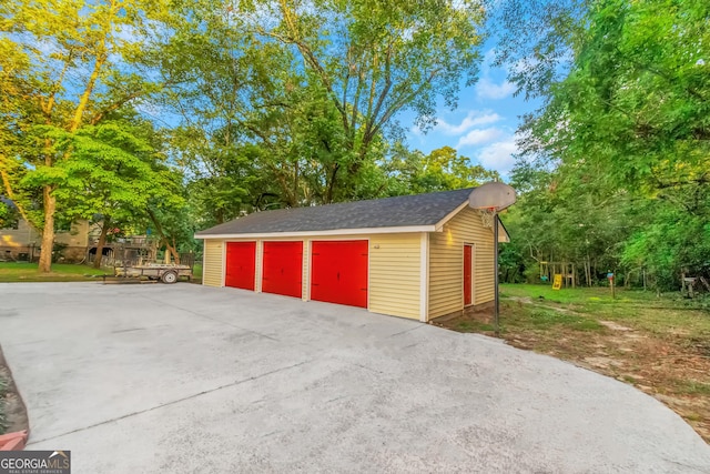 view of detached garage