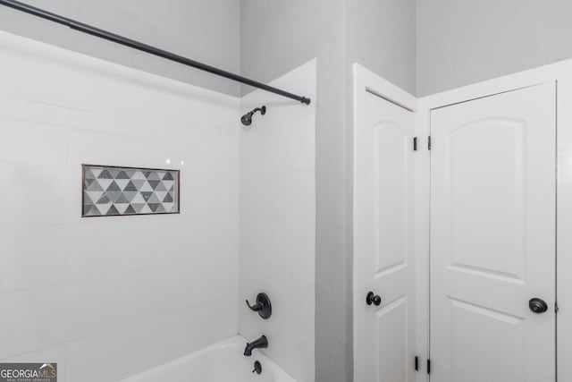 bathroom featuring shower / bathing tub combination