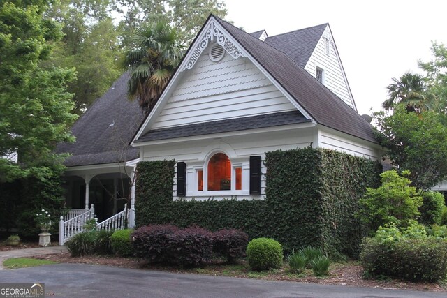 view of front of home featuring a porch