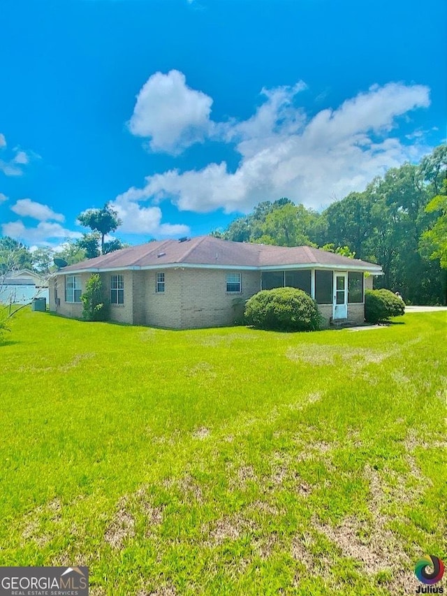 back of house featuring a yard