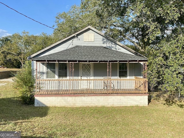 view of front of house with a front lawn