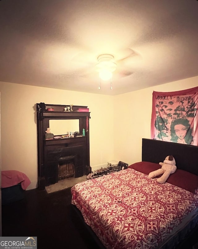 bedroom featuring ceiling fan