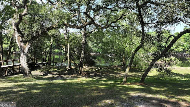 view of yard featuring a water view