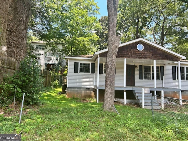 view of front facade featuring covered porch and a front lawn