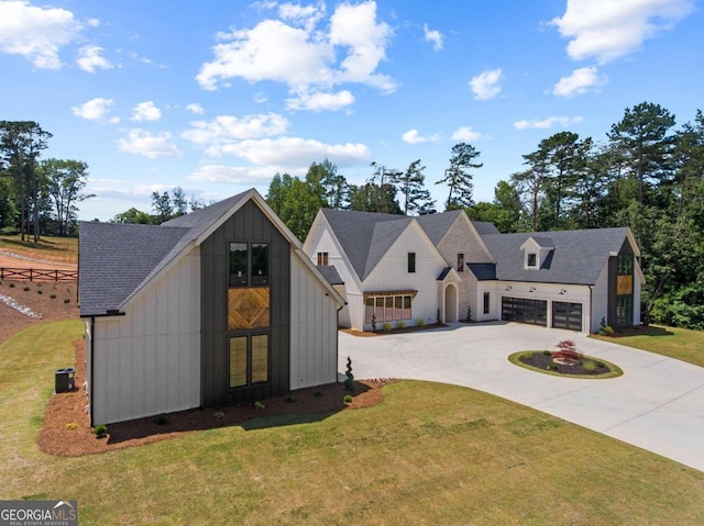 view of front of property featuring a front lawn and a garage