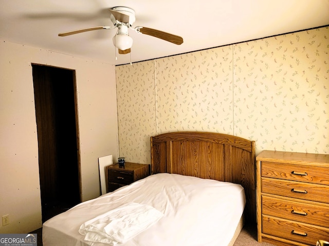 bedroom with ceiling fan