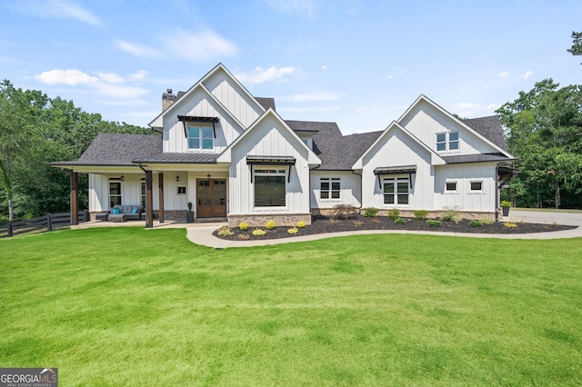 view of front facade featuring a front lawn