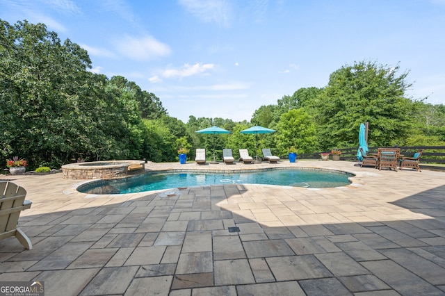 view of pool with an in ground hot tub and a patio area