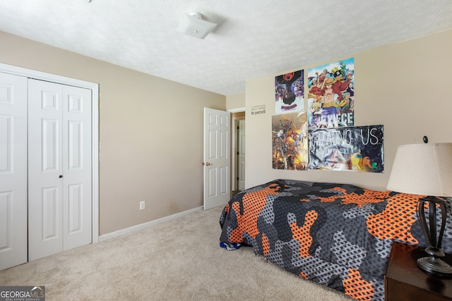 bedroom featuring a textured ceiling, carpet flooring, and a closet