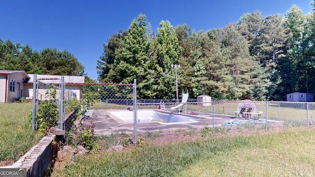 view of yard with a storage shed