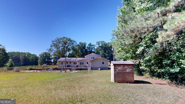 view of yard with a shed