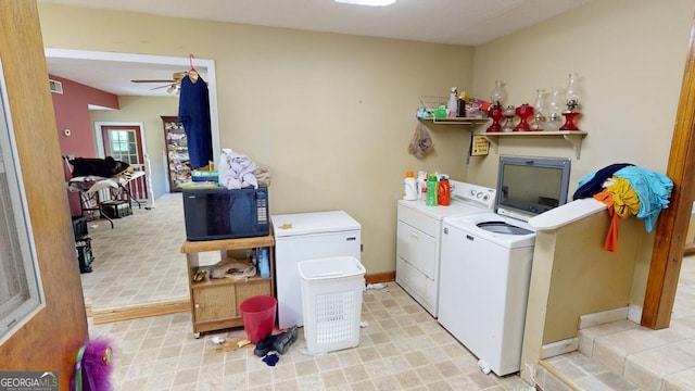 laundry area featuring light tile patterned flooring, independent washer and dryer, and ceiling fan