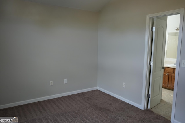 view of carpeted spare room