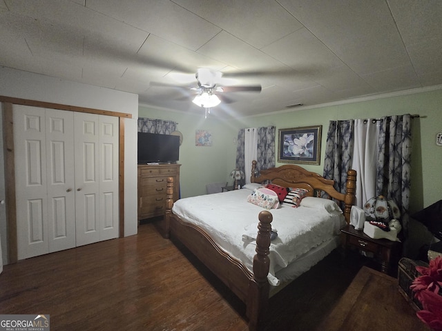 bedroom with a closet, ceiling fan, dark hardwood / wood-style flooring, and ornamental molding