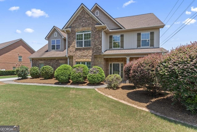 view of front facade featuring a front lawn