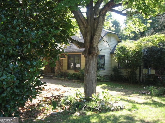 exterior space with a front yard