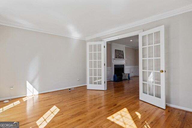 dining space featuring a wealth of natural light, a notable chandelier, and light hardwood / wood-style floors