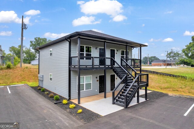 view of front of home featuring covered porch