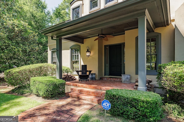 entrance to property with ceiling fan