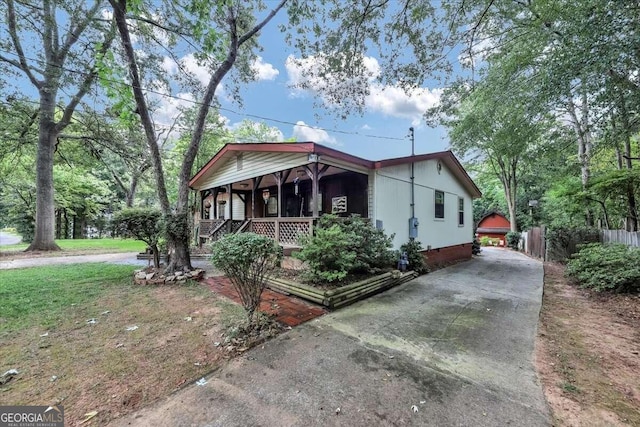 bungalow with driveway and covered porch