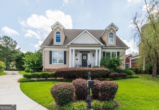 view of front of property with a front yard